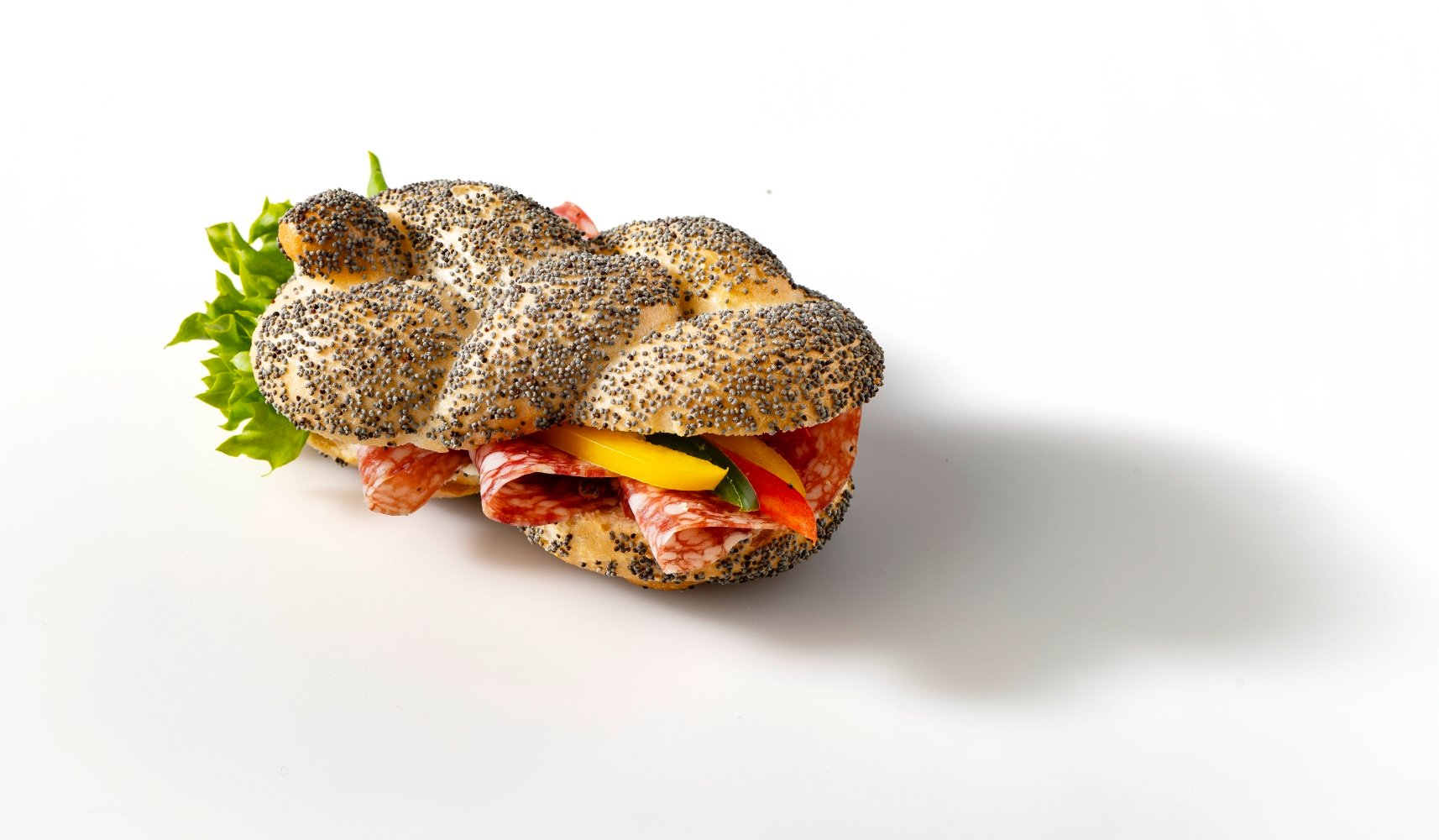 Jour Mohnweckerl mit Salami